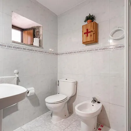 Lorences B Gospodarstwo wiejskie *